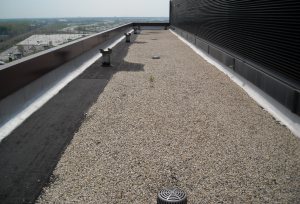 A ballasted BUR with modified-bitumen flashings over a coverboard and high R-value insulation provides a durable roof system with fire-, wind and impact-resistance. PHOTO: James R. Kirby, AIA