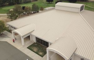 The 238T symmetrical panel system installed on the club house offers wind-uplift resistance and strength characteristics.