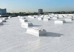 The system was designed to meet California’s Title 24 requirements and reduce thermal gain inside the building. The new roof installation included two plies of polyester reinforcement embedded in cold-applied asphalt emulsion, protected with white acrylic elastomeric surfacing. Photo courtesy of Highland Commercial Roofing.
