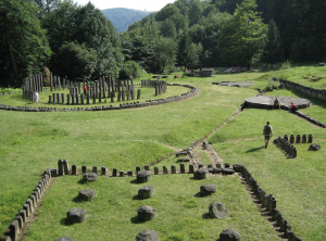 Photo 1. Sanctuary in Sarmizegetusa Regia. Photo: Oroles. Public Domain.