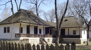 Photo 7. A dwelling in Walachia showcases rounded roof edges. Village Museum in Bucharest. Photo: Ana-Maria Dabija.