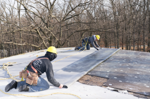 Crews from Bachman’s Roofing, Building & Remodeling battled winter weather to install a new fully adhered EPDM roofing system from Mule-Hide Products Co.
